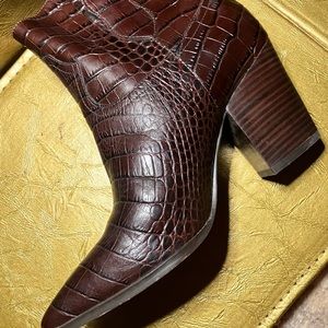 GIBSON LATIMER ANKLE BOOTS/NNB!!!!